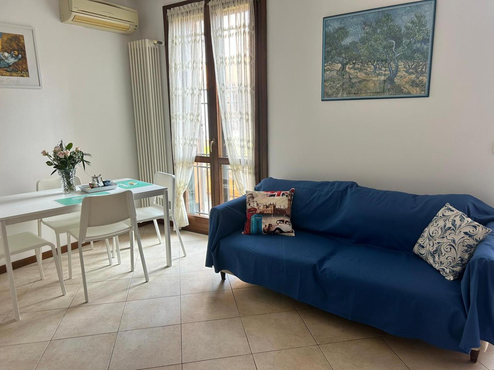 A Casa San Pietro - Bilocale Centro Storico - Cyclist-Friendly Apartment คาสเทลซานเปียโตรแตร์เม ภายนอก รูปภาพ